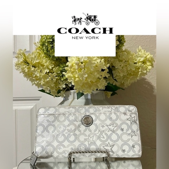 Coach Waverly Snow Queen Accordion Zip Around Wallet - Picture 1 of 16